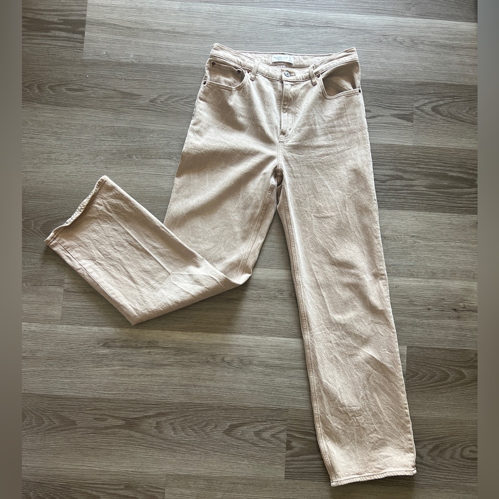 Abercrombie & Fitch Denim in the color oat. Size 29. Like new, gently used.